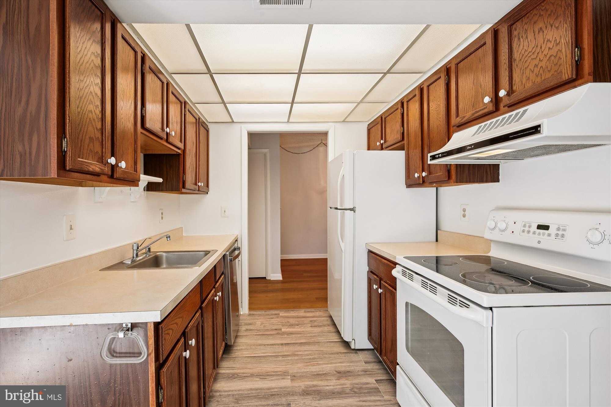 15201 Elkridge Way, Unit 932J Silver Spring, MD 20906 - Photo 8 of 35 Kitchen