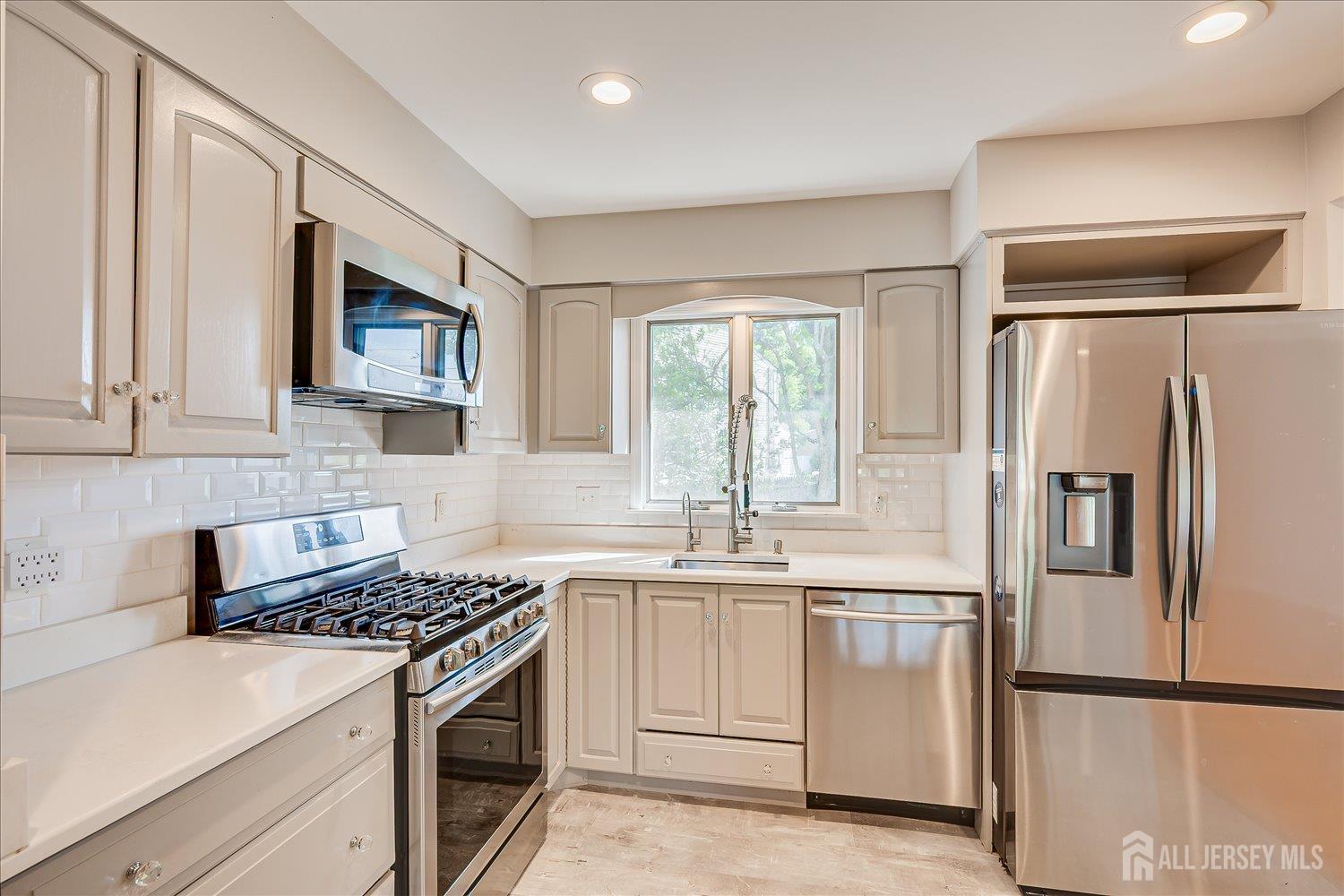 4 Augusta Court Edison, NJ 08820 - Photo 20 of 44