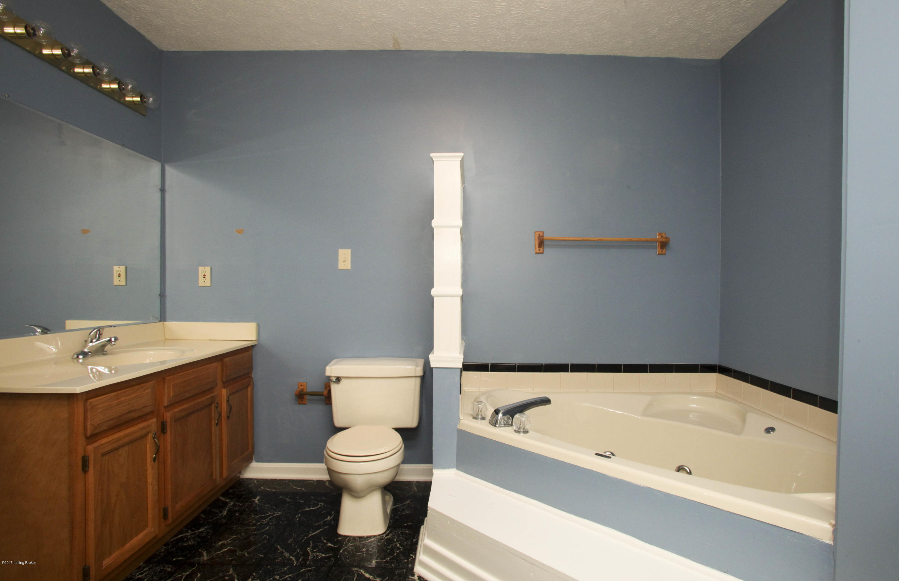 117 Stonepost Road Louisville, KY 40229 - Photo 14 of 57 ShellyHouse_0015