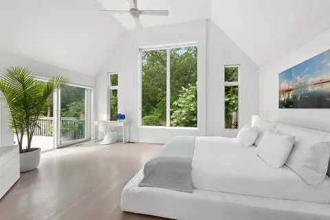 $4,100,000 | 5 Ely Brook To Hands Creek Road, East Hampton, NY 11937