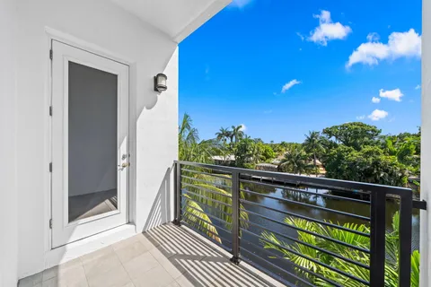$948,500 | 2900 Northeast 12th Terrace, Unit 25, Oakland Park, FL 33334
