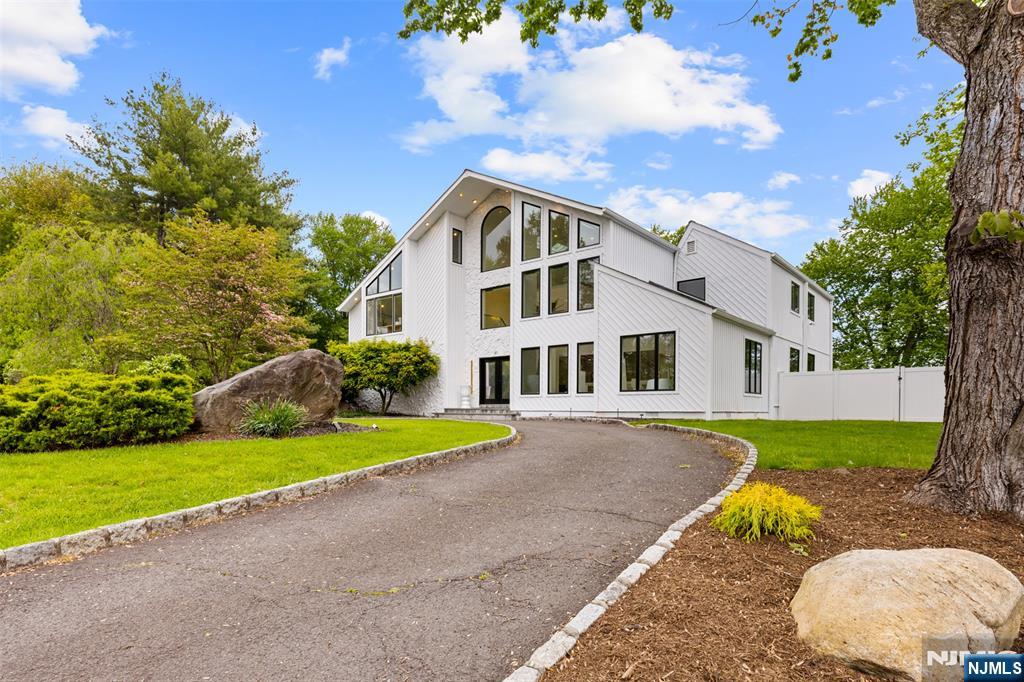 81 Greenwoods Road Old Tappan, NJ 07675 - Photo 2 of 46