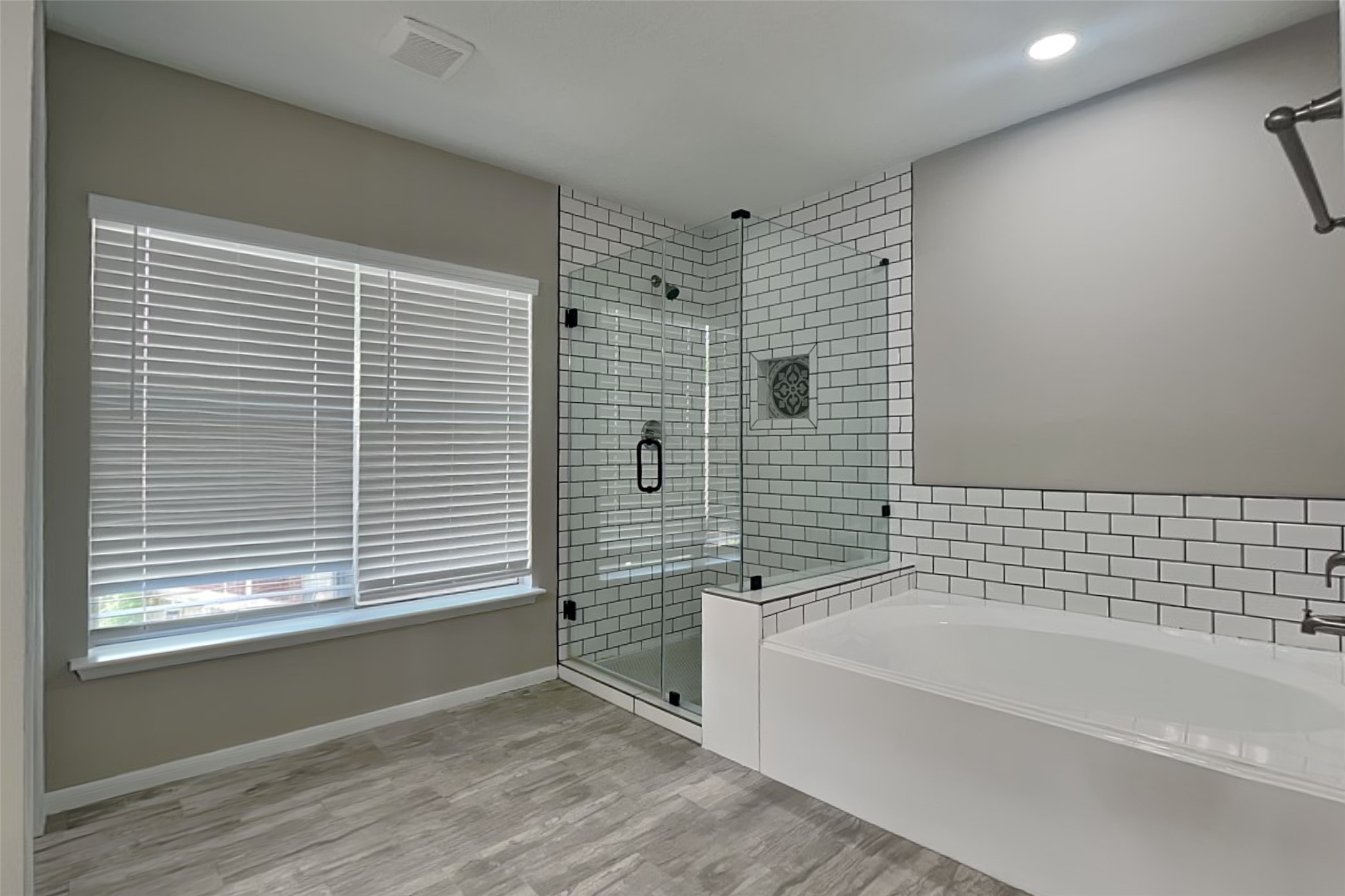 5 Regency Court Conroe, TX 77304 - Photo 11 of 22