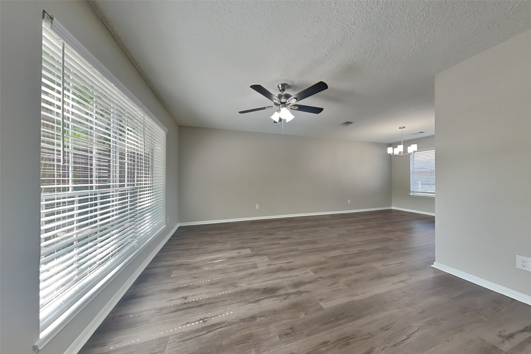 5 Regency Court Conroe, TX 77304 - Photo 4 of 22