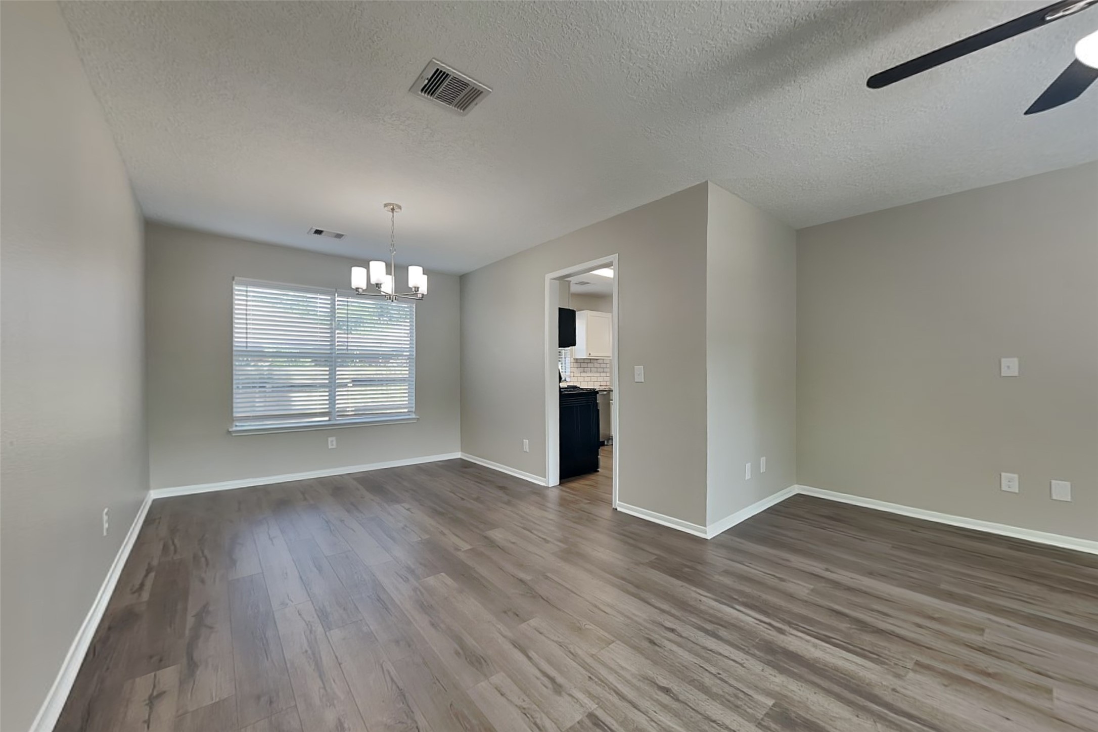 5 Regency Court Conroe, TX 77304 - Photo 5 of 22