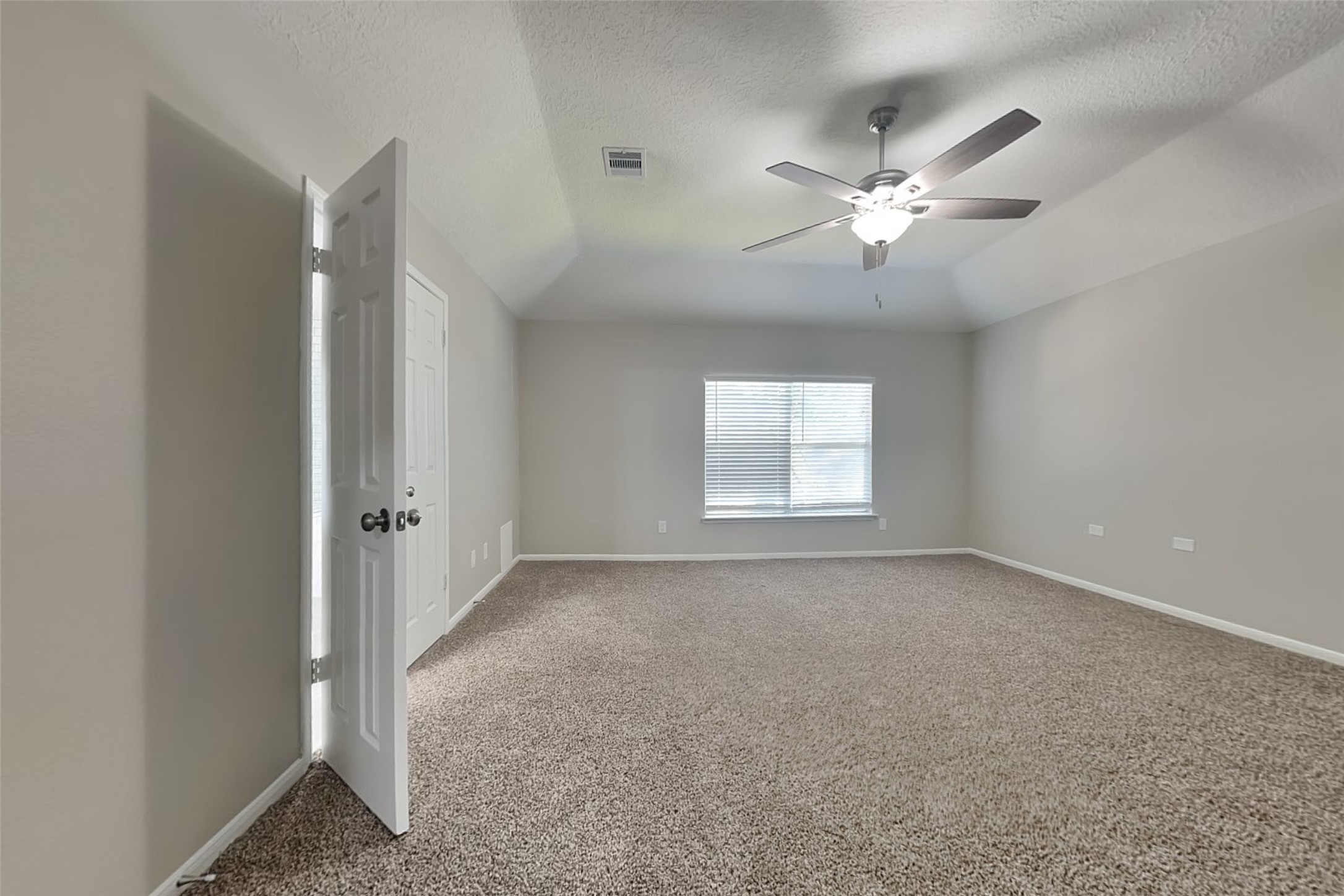 5 Regency Court Conroe, TX 77304 - Photo 8 of 22