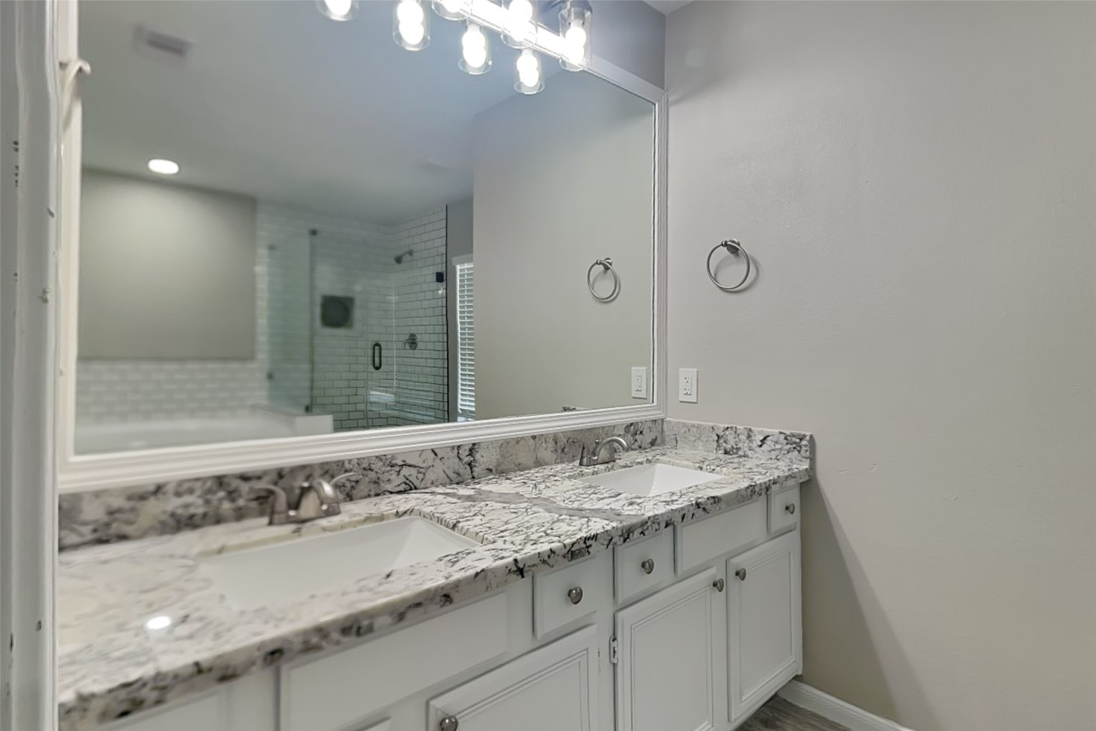 5 Regency Court Conroe, TX 77304 - Photo 10 of 22