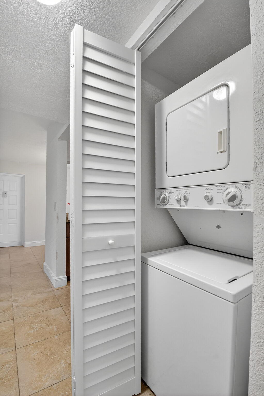 208 Foxtail Drive, Unit B2 Greenacres, FL 33415 - Photo 27 of 33 a utility room with dryer and washer