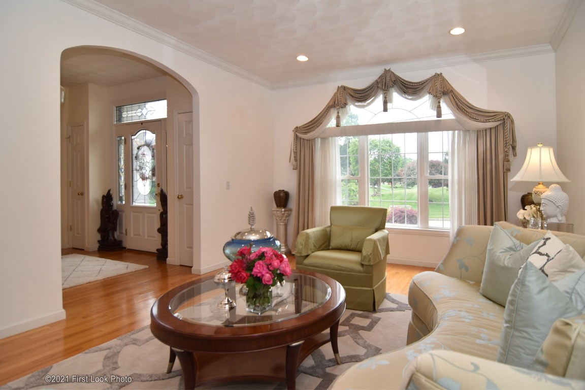 64 Red Hawk Drive Cranston, RI 02921 - Photo 4 of 49 LIVING ROOM
