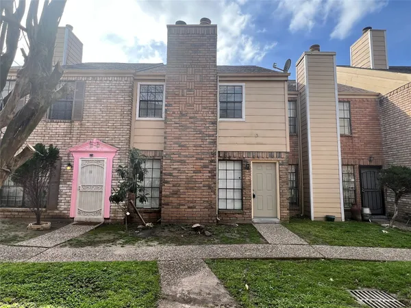 $1,350 | 9901 Sharpcrest Street, Unit L10, Houston, TX 77036