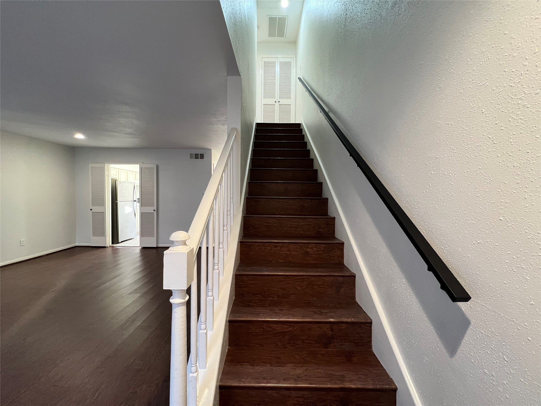 9901 Sharpcrest Street, Unit L10 Houston, TX 77036 - Photo 5 of 14