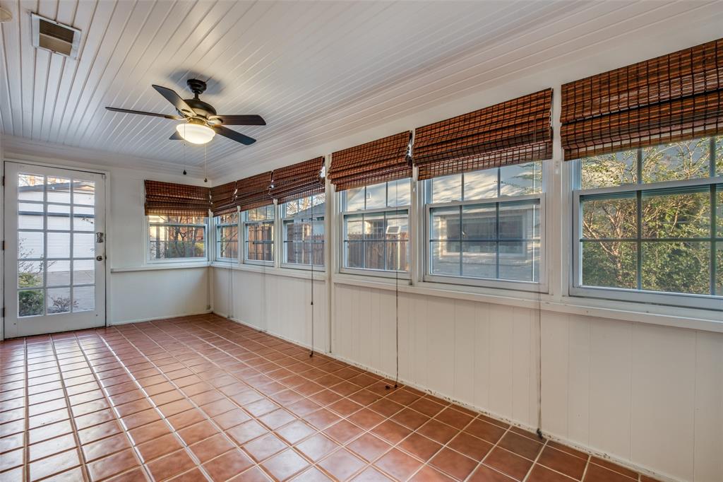 818 Valencia Street Dallas, TX 75223 - Photo 31 of 38 a view of an empty room with a window