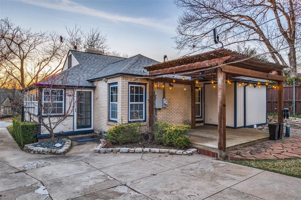 818 Valencia Street Dallas, TX 75223 - Photo 35 of 38 a front view of a house with garden