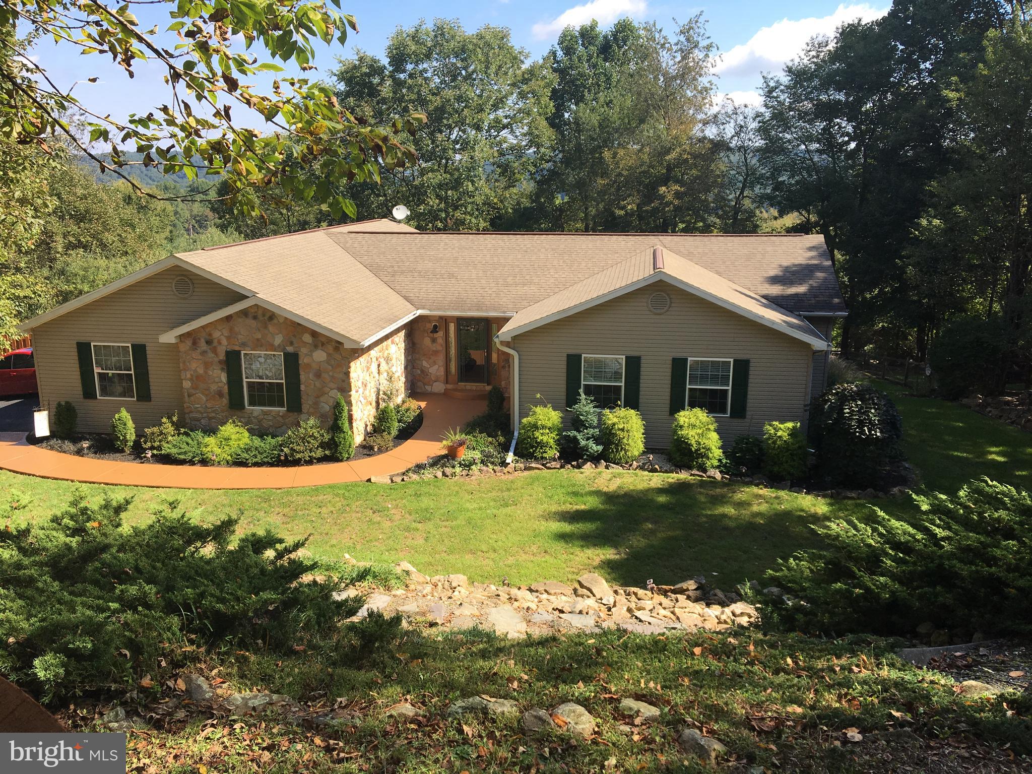 164 Hardt Hill Road Bechtelsville, PA 19505 - Photo 2 of 46