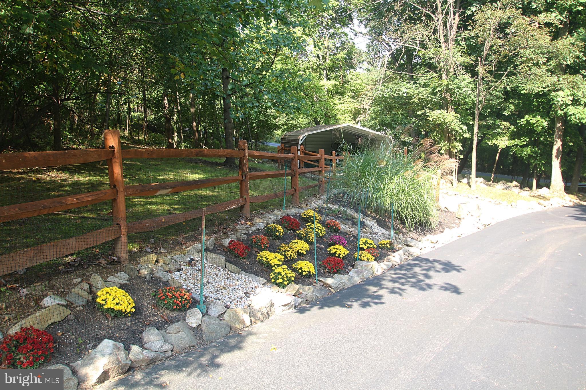 164 Hardt Hill Road Bechtelsville, PA 19505 - Photo 21 of 46 Driveway