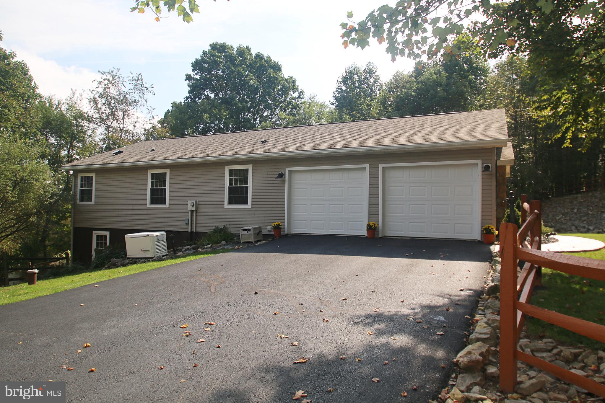 164 Hardt Hill Road Bechtelsville, PA 19505 - Photo 4 of 46 Side/Garage