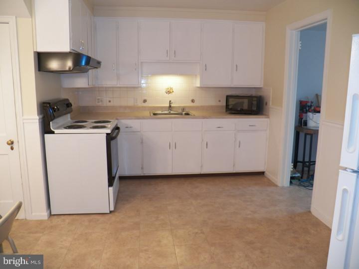 2398 Limestone Road Wilmington, DE 19808 - Photo 12 of 25 Kitchen