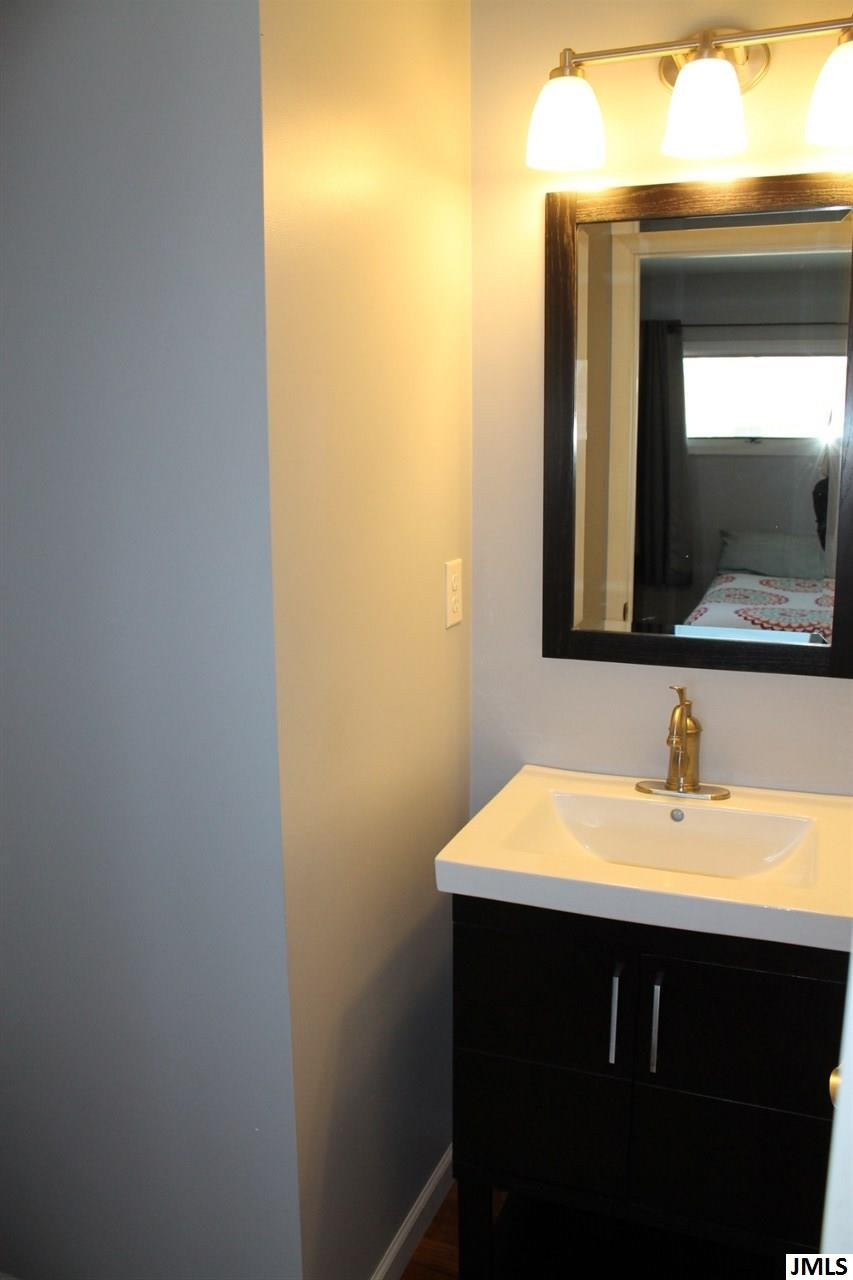 1513 Devonshire Road Jackson, MI 49203 - Photo 13 of 18 Photo 13