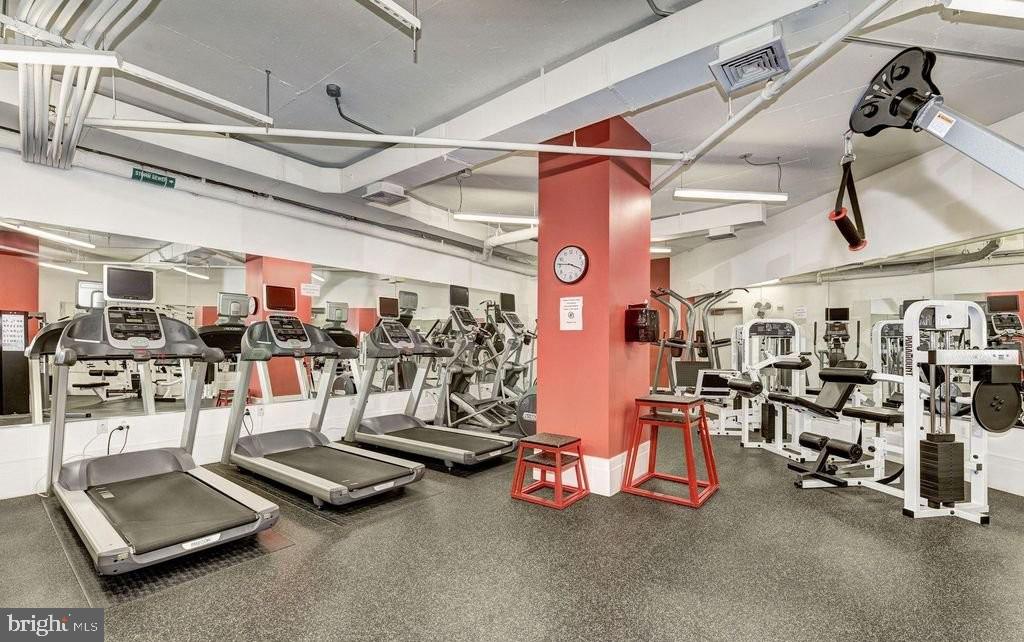 2425 L Street Northwest, Unit 637 Washington, DC 20037 - Photo 23 of 24 a room with gym equipment