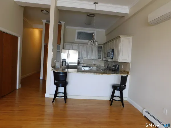 $1,850 | 153 Bank Street, Unit 203, New London, CT 06320