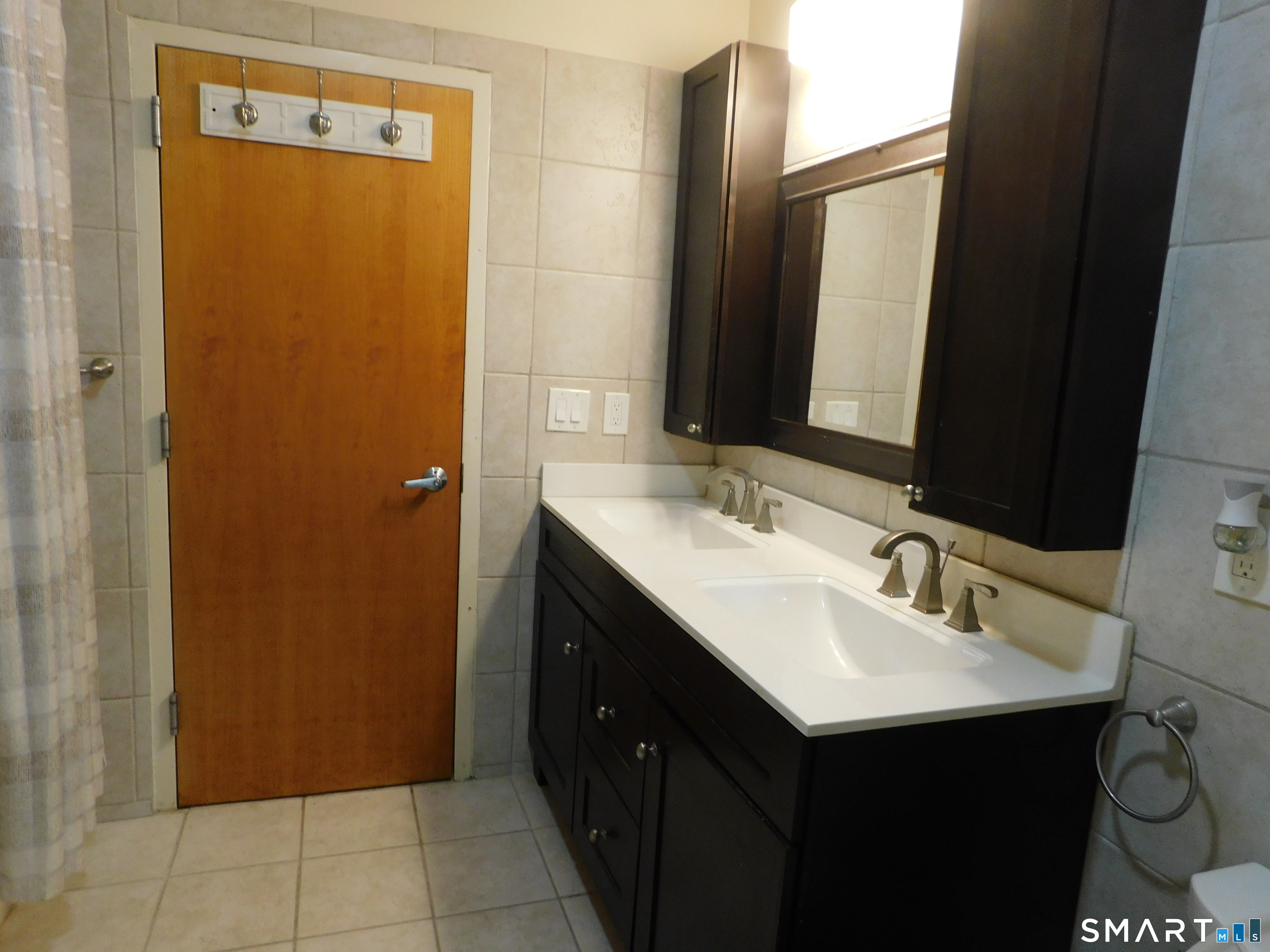 153 Bank Street, Unit 203 New London, CT 06320 - Photo 7 of 10 a bathroom with a sink and a mirror