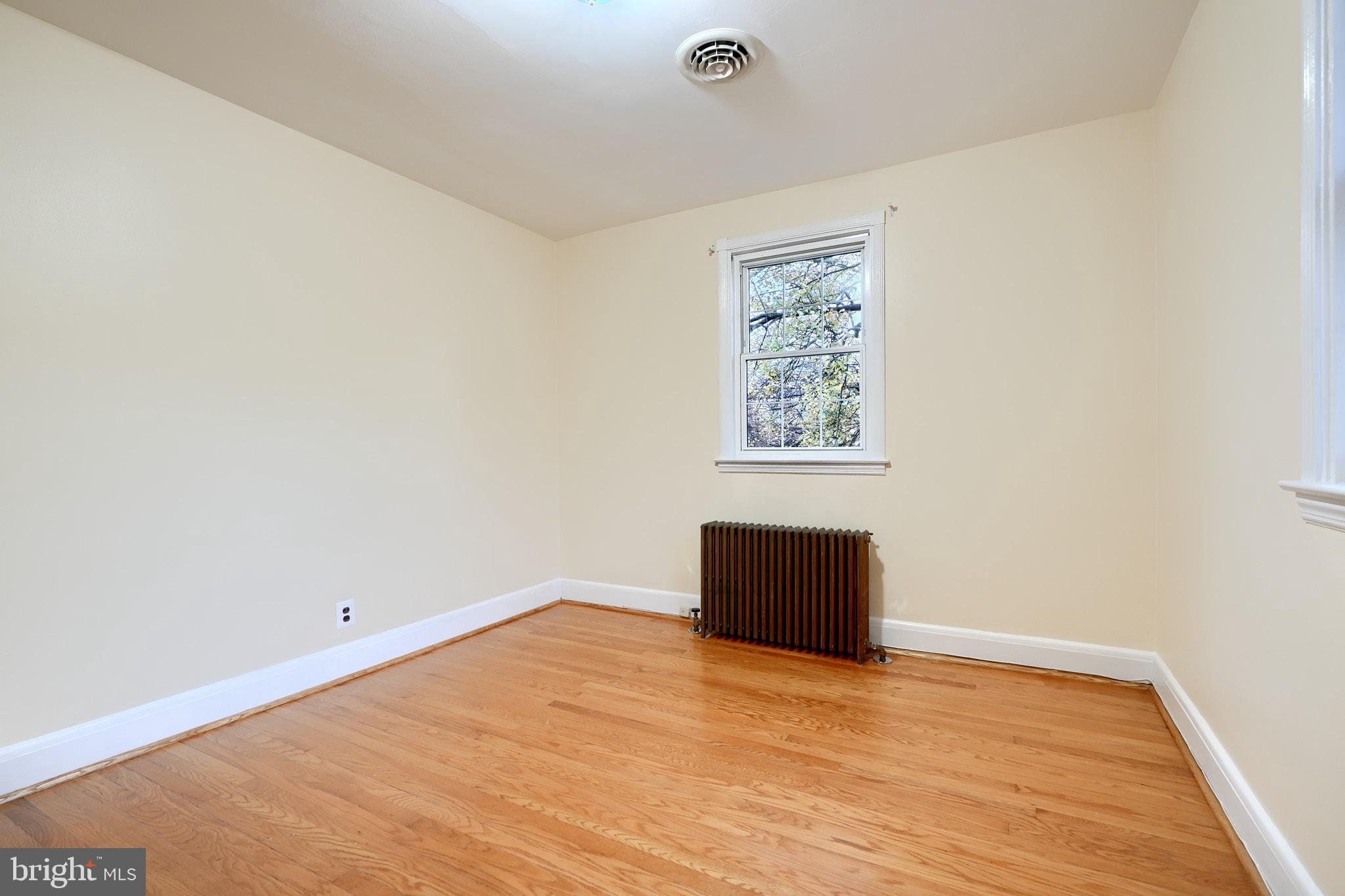 87 Murdock Road Baltimore, MD 21212 - Photo 25 of 48 Light-filled-inviting for guests!