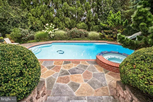 a picture of city view