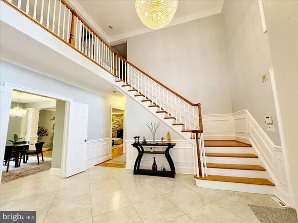 a view of entryway and hall