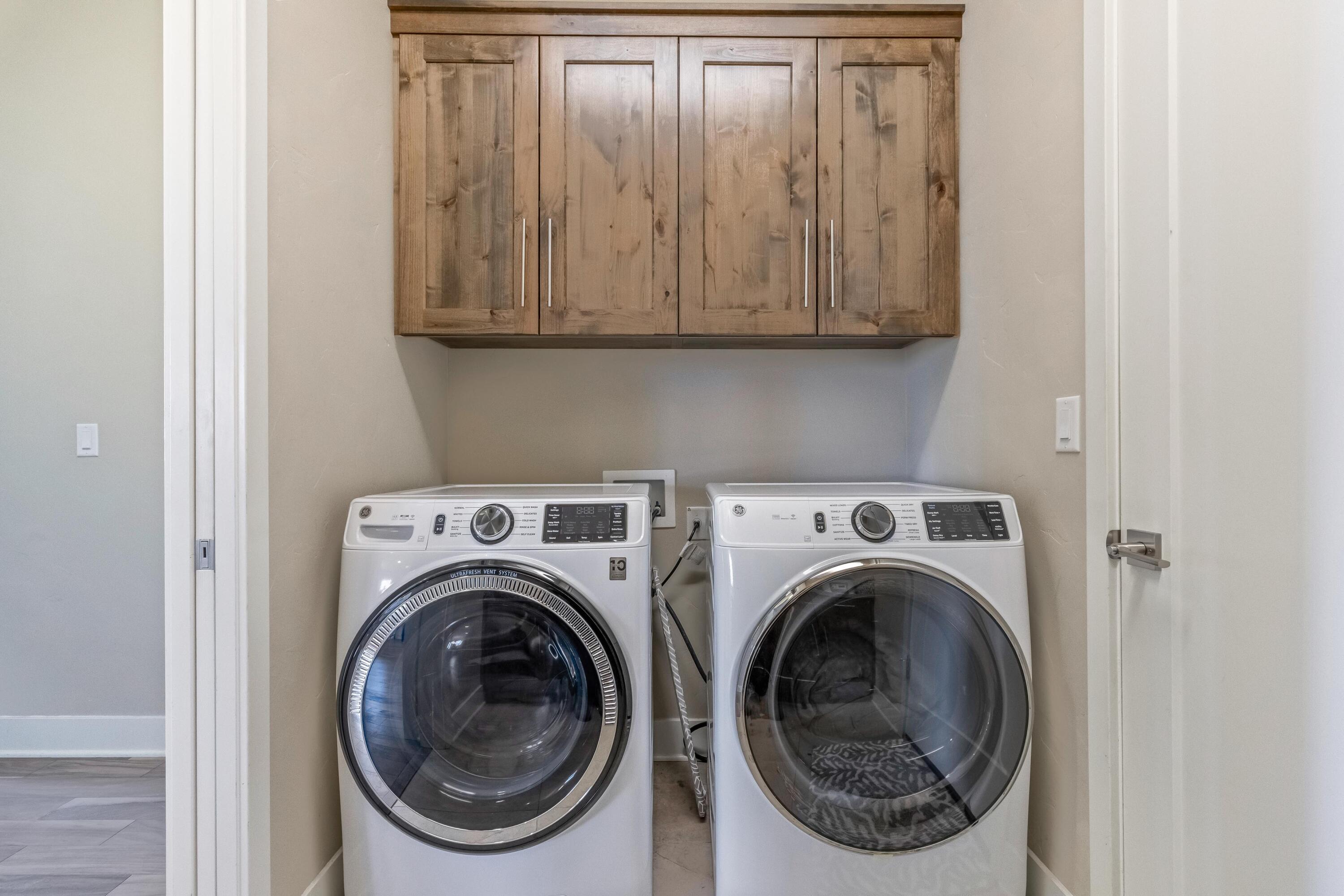 2375 Northwest Majestic Ridge Drive Bend, OR 97703 - Photo 15 of 28 a utility room with dryer and washer
