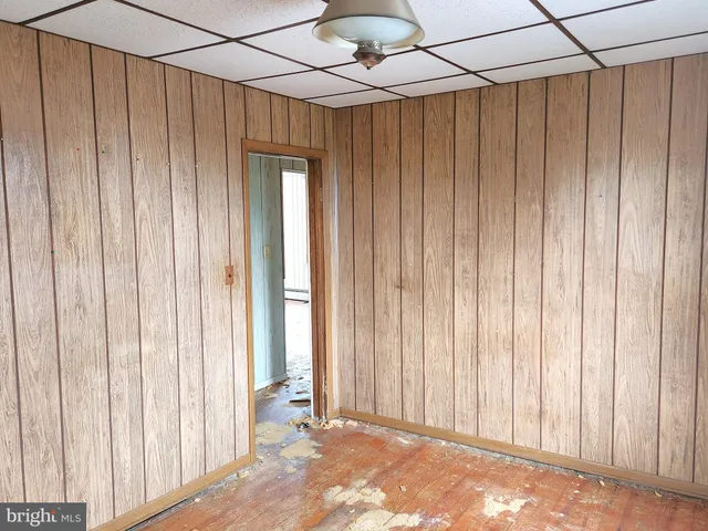 a view of a backyard with wooden walls