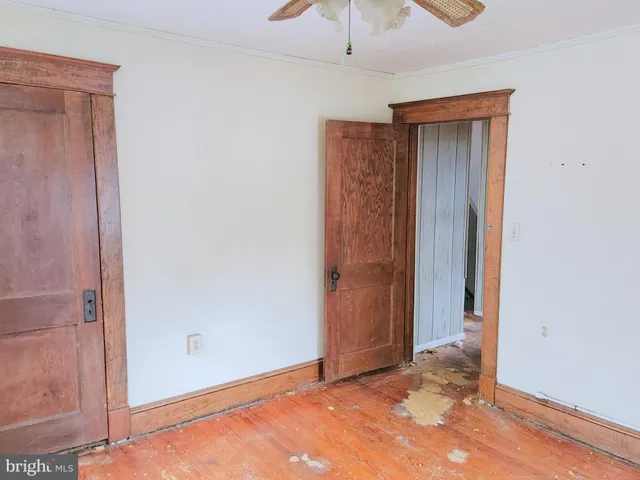 an empty room with a empty space and a ceiling fan