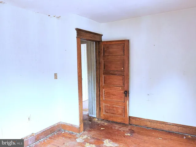 an empty room with closet