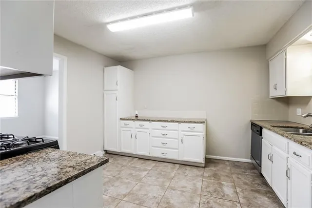 $1,745 | 1417 North Millburn Avenue, Independence, MO 64056