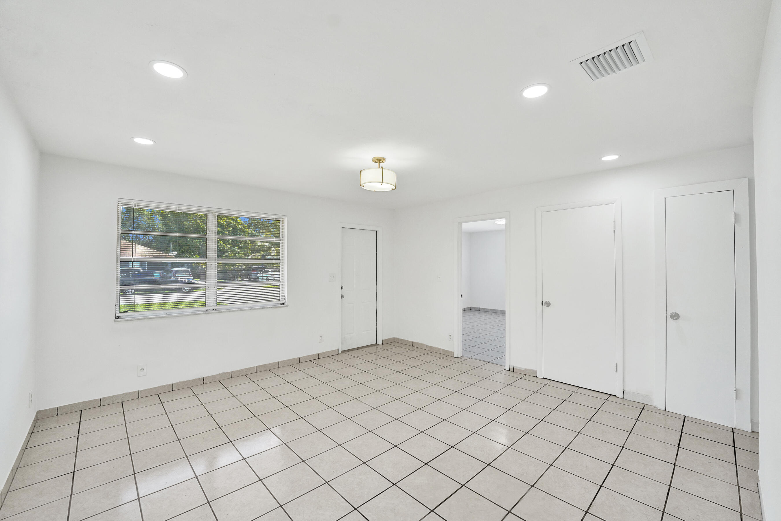 5830 Garfield Street Hollywood, FL 33021 - Photo 6 of 54 Unit 1 - Front Room