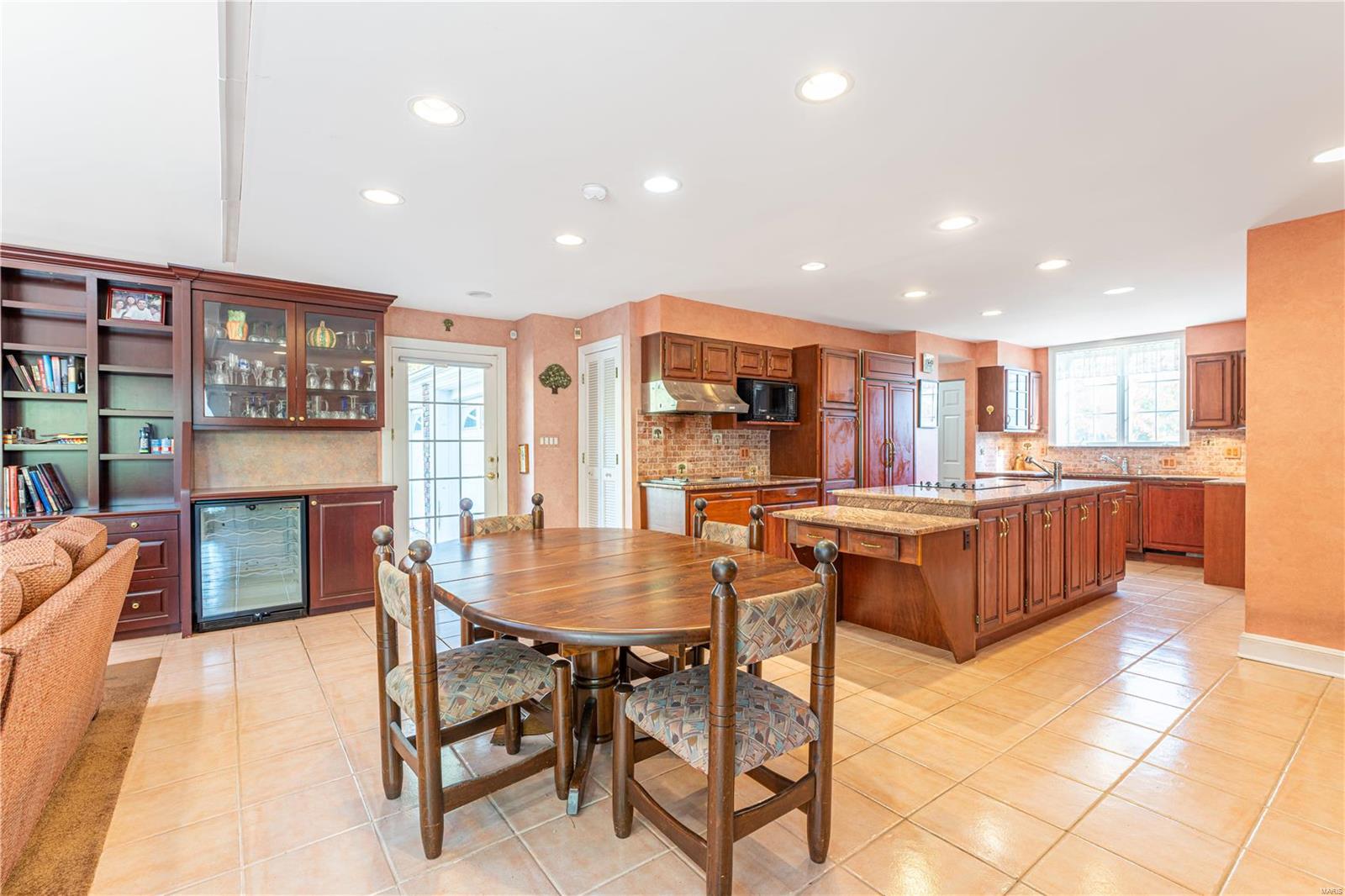 13 Dromara Road Ladue, MO 63124 - Photo 7 of 39