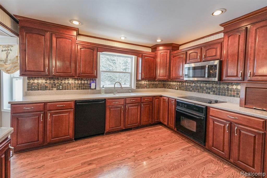 2528 North Lapeer Road Lapeer, MI 48446 - Photo 6 of 39