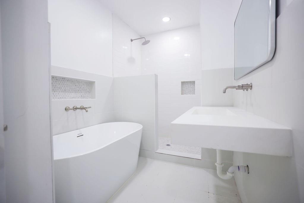 250 Skyview Point, TX 75472 - Photo 16 of 23 a bathroom with a tub sink and mirror