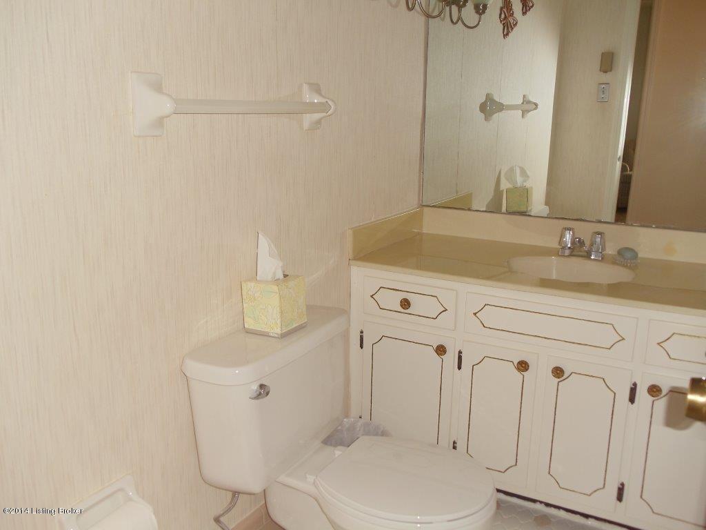 5500 Pendleton Road Louisville, KY 40272 - Photo 19 of 33 Pendleton mstr 1/2 bath