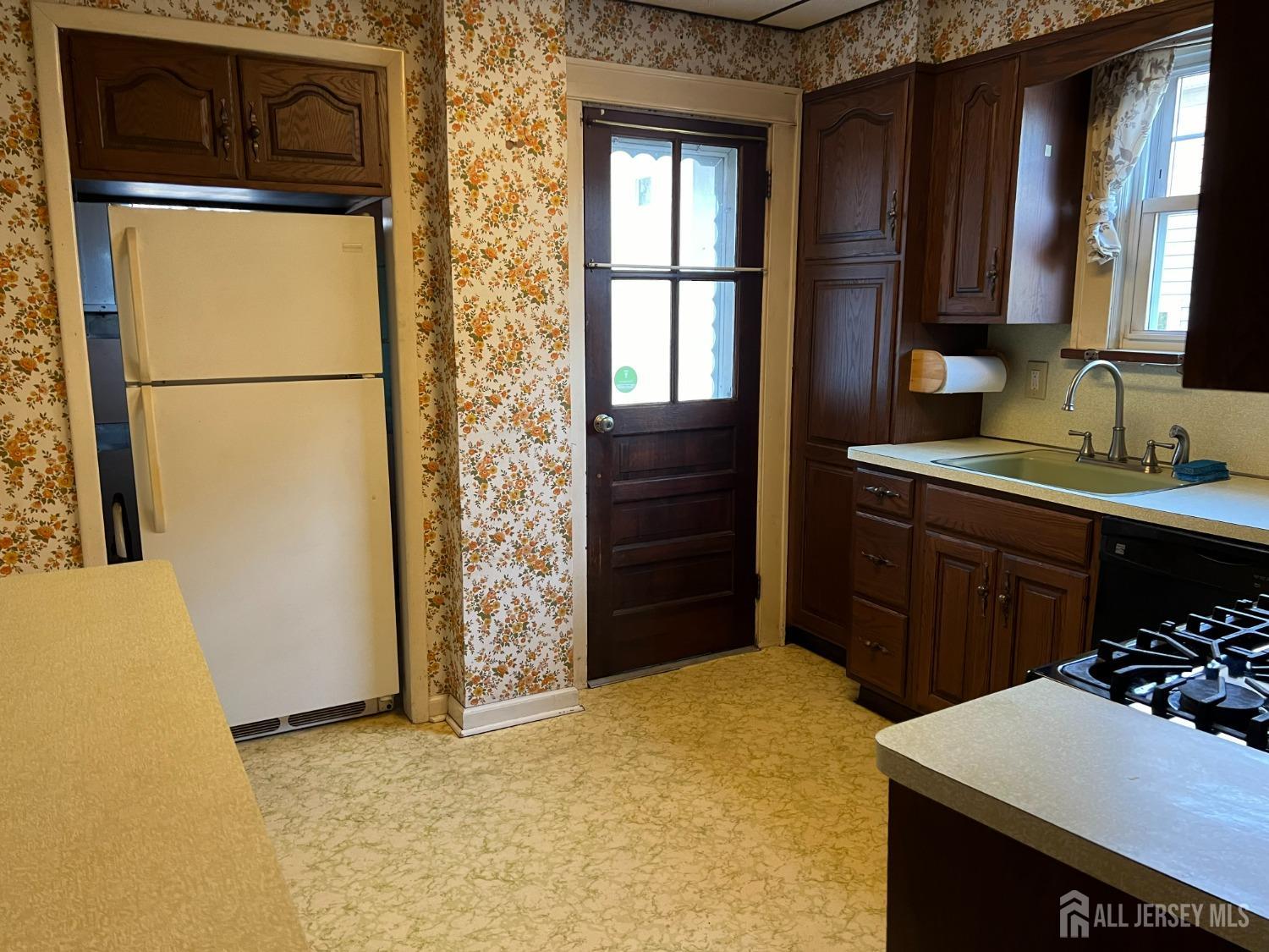 641 North Ave Extension Dunellen, NJ 08812 - Photo 6 of 15 Gallery Image 6