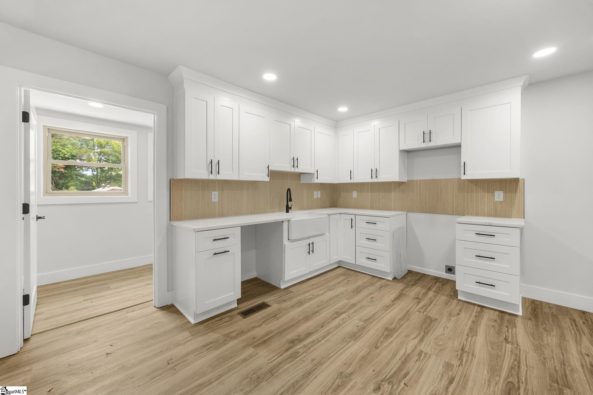5497 Old Buncombe Road Greenville, SC 29609 - Photo 14 of 50