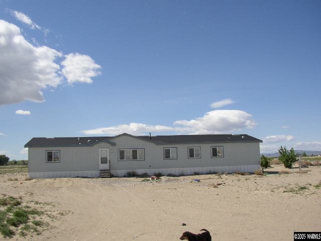 6135 Jacobs Road Fallon, NV 89406 - Photo 6 of 9 a front view of a house with a yard