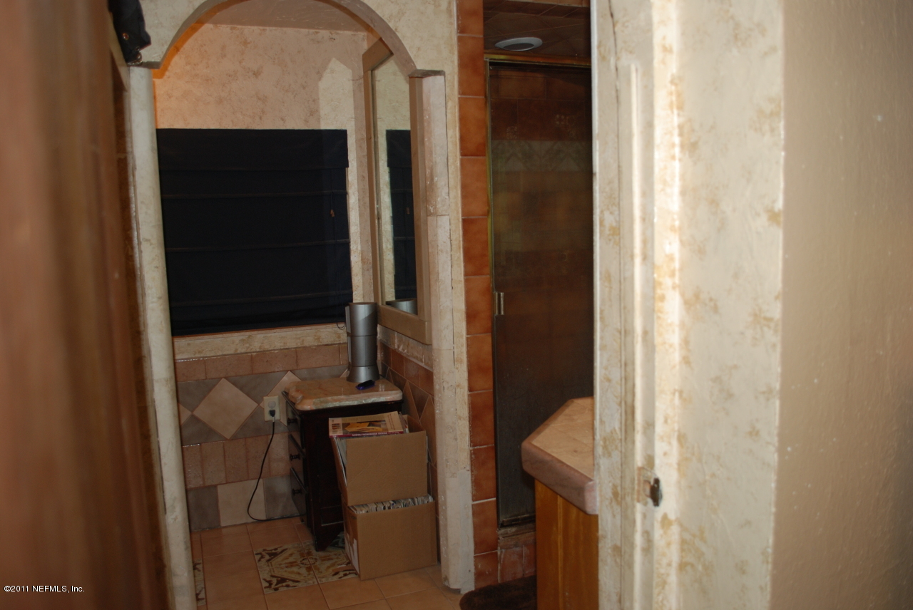 7512 Canary Road Jacksonville, FL 32219 - Photo 4 of 10 ANOTHER VIEW OF OWNERS BATH