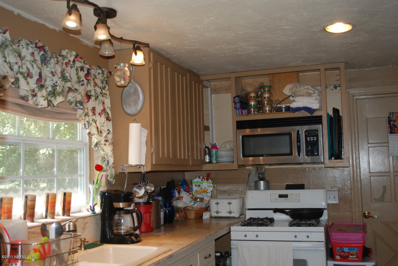 7512 Canary Road Jacksonville, FL 32219 - Photo 8 of 10 KITCHEN