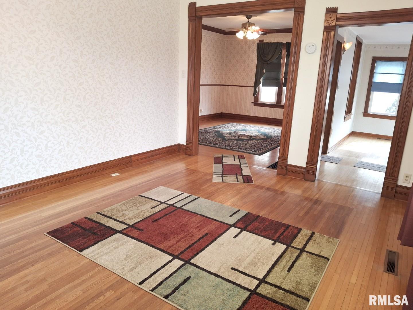 471 North 7th Avenue Canton, IL 61520 - Photo 10 of 47
