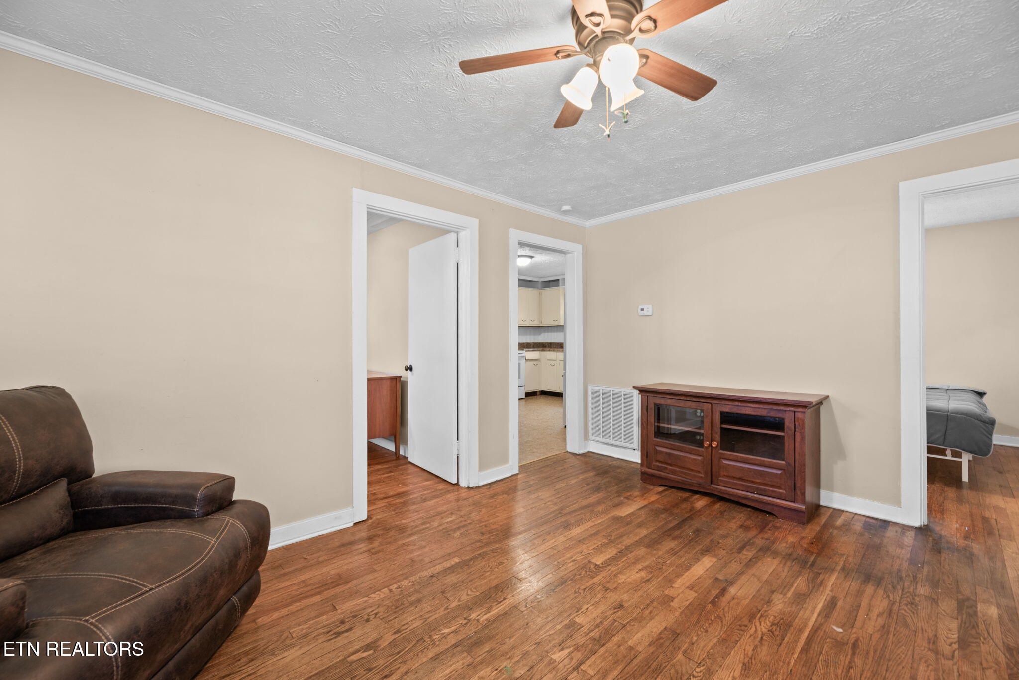 7-web-or-mls-Sharp711 (69)