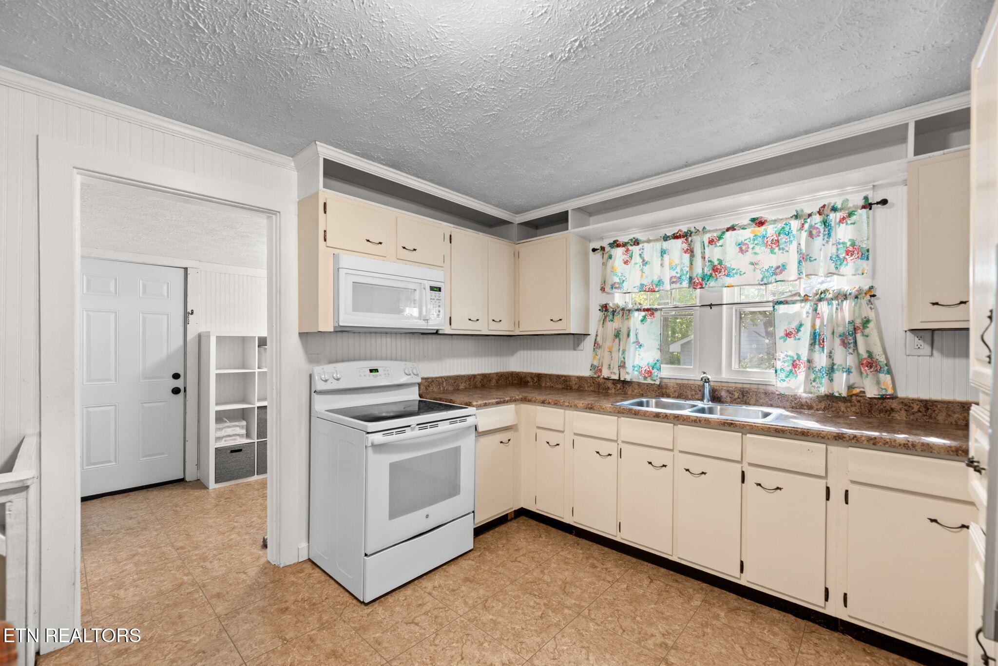 711 Sharp Street Clinton, TN 37716 - Photo 8 of 31 8-web-or-mls-Sharp711 (78)