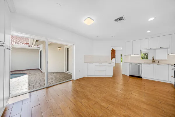 $4,300 | 4106 Carriage Drive, Unit C2, Pompano Beach, FL 33069