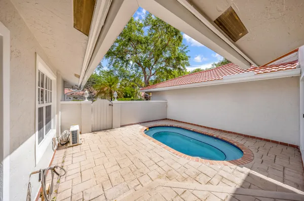 $4,300 | 4106 Carriage Drive, Unit C2, Pompano Beach, FL 33069