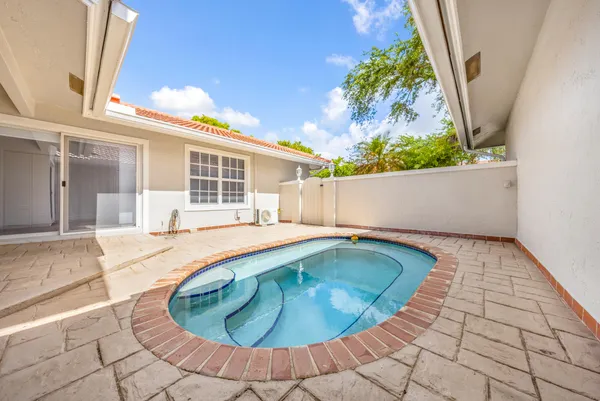 $4,300 | 4106 Carriage Drive, Unit C2, Pompano Beach, FL 33069