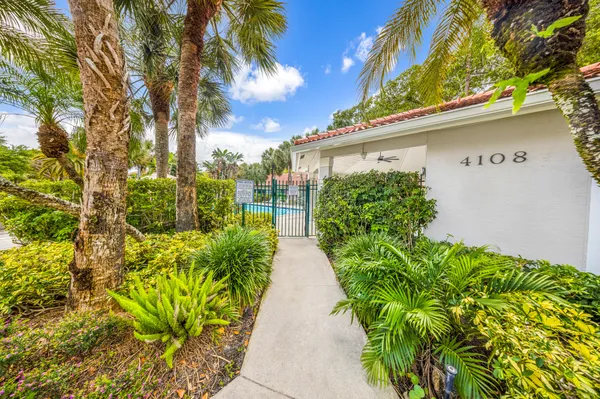 $4,300 | 4106 Carriage Drive, Unit C2, Pompano Beach, FL 33069